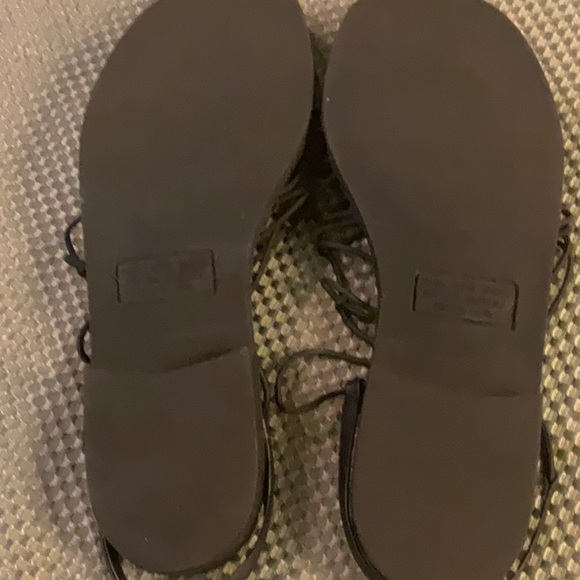 Black sandals with stretchy rope design. Size8M brand new and never worn! - Picture 3 of 3